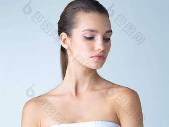 美护肤品脸女人工作室孤立的蓝色的背景沙龙化妆化妆品美丽的模型德国水疗中心面部治疗新鲜的清洁皮肤发光模型