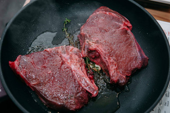 生牛肉肉烹饪牛排生牛肉切片烹饪肉烹饪牛排烹饪类
