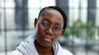 肖像年轻的非洲美国业务女人黑色的人