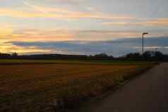 场路风景优美的日落天空梅尔布施德国