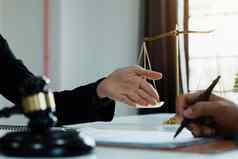 签署重要的文档律师客户端输入协议法院情况下