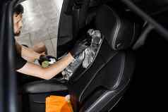 过程泡沫洗涤剂清洁皮革座位刷工人汽车清洁服务清洁车内部车室内详细说明