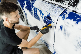 手刷洗车身体泡沫车详细说明服务车洗工人洗车身体