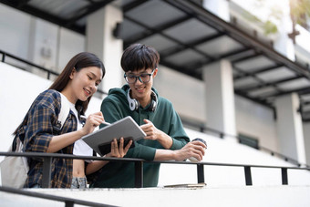 集<strong>团</strong>亚洲大学学生阅读书辅导特殊的类考试草场在户外幸福教育学习概念回来学校概念<strong>青</strong>少年人主题