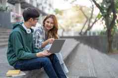 集团亚洲大学学生阅读书辅导特殊的类考试草场在户外幸福教育学习概念回来学校概念青少年人主题