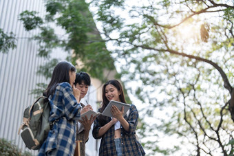 集团亚洲大学学生<strong>阅读</strong>书辅导特殊的类考试草场在户外幸福教育学习概念回来学校概念青少年人<strong>主题</strong>