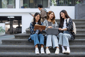 集团亚洲大学学生阅读书辅导特殊的类考试草场在户外幸福教育学习概念回来学校概念青少年人主题