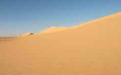 贫瘠的沙漠景观热气候沙子沙丘