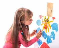 女孩吸引了房子太阳艺术家孩子女孩绘画白色背景
