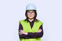 女工业建设工人需要戴安全帽的背心白色背景