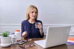 nutritionology女营养学家咨询在线移动PC屏幕会说话的病人