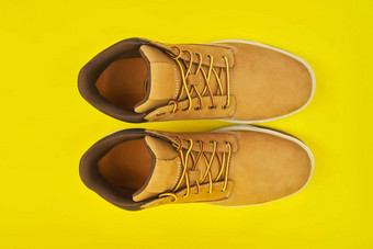 犯罪皮革棕色（的）<strong>防</strong>水徒步旅行冬天秋天靴子黄色的背景