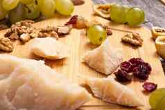 健康的食物分化类型奶酪葡萄坚果吸引