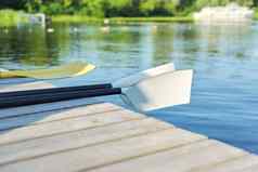 特写镜头桨皮艇水夏天水体育运动活跃的生活方式概念