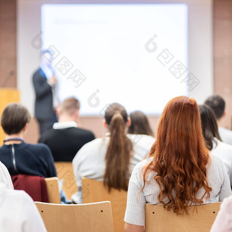 演讲者给说话会议大厅业务事件后视图认不出来人观众会议大厅业务创业概念