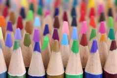 锋利的彩色的铅笔特写镜头集色彩斑斓的铅笔创造力艺术技能学校