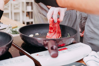 生牛肉肉烹饪牛排生牛肉切片烹饪肉烹饪牛排烹饪类