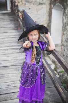 年轻的女巫桥城堡魔术魔法魔杖