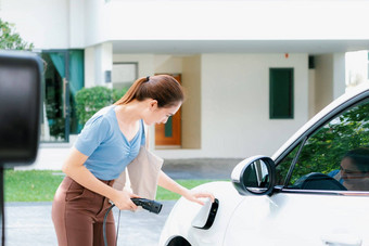 进步女人充电车<strong>首页</strong>充电站