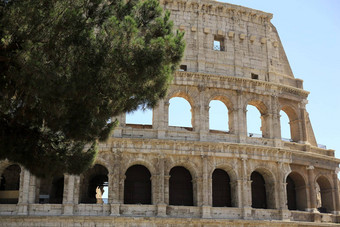 罗马雄伟的竞技场意大利罗马圆形大剧场罗马废墟古老的罗马圆形剧场旅行意大利人群队列阳光明媚的一天蓝色的天空