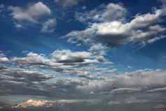 伞兵飞行背景美丽的天空他降落天空孤独的降落伞美丽的云活跃的爱好