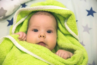 美丽的新生儿婴儿包装绿色毛巾洗澡