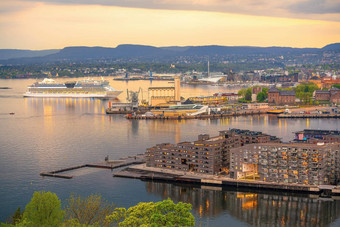 奥斯陆海滨市中心城市天际线城市景观挪威日落