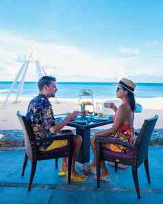 早餐海滩普吉岛泰国奢侈品早餐表格食物美丽的热带海视图背景奢侈品旅行生活方式