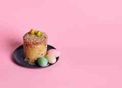 生活意大利我们蛋糕色彩斑斓的复活节鸡蛋孤立的粉红色的颜色背景复制空间