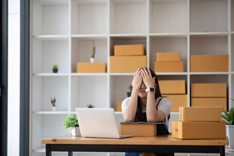 小业务启动锻造老板企业家亚洲女人不成功业务在线购物哭脸不开心情绪