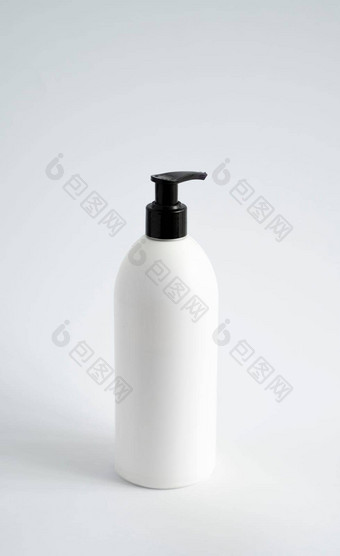 白色未打上烙印的瓶黑色的自动售货机孤立的白色背景<strong>化妆品包</strong>装模型复制空间瓶淋浴过来这里肥皂