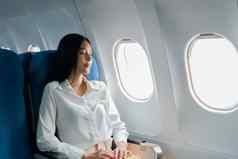 女乘客旅行飞机睡觉缓冲飞机