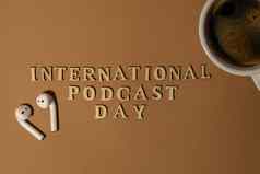 公告文本国际播客一天米色背景白色杯咖啡无线耳机播客概念听广播音频疗愈健康声音