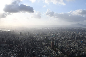 空中视图美丽的城市屋顶台北多云的一天台湾