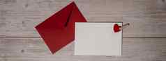 横幅问候邀请卡模拟红色的信封木背景浪漫的小心情人节一天空白纸卡复制空间文本假期早....