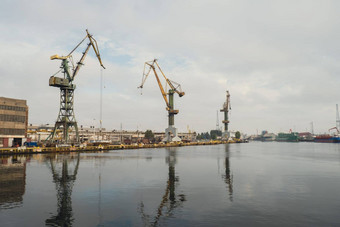 莫特拉瓦河波罗的海海煤炭我的污染环境河观点渡船游泳河运河工业建筑格但斯克船厂预制车间