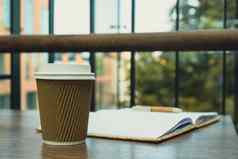 热拿铁咖啡工艺回收纸杯纸笔记本咖啡打破在线工作研究联合办公空间纸杯咖啡馆表格自由工作空间笔记本咖啡富有成效的工作研究工作舒适模型