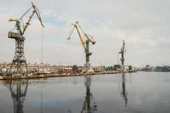 莫特拉瓦河波罗的海海煤炭我的污染环境河观点渡船游泳河运河工业建筑格但斯克船厂预制车间
