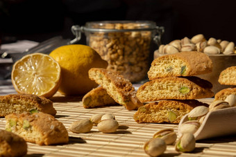 <strong>饼干</strong>cantuccini<strong>饼干饼干</strong>开心果柠檬皮酥<strong>饼</strong>健康的吃食物自制的新鲜的意大利<strong>饼干</strong>cantucci栈有机开心果坚果素食主义者节食