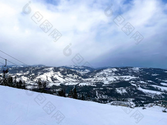 滑雪电梯雪山<strong>冬</strong>天森林椅子电梯滑雪度假胜地<strong>冬</strong>天雪天气滑雪假期<strong>冬</strong>天体育运动户外活动户外旅<strong>游</strong>