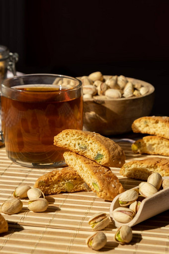 <strong>饼干</strong>cantuccini<strong>饼干饼干</strong>开心果柠檬皮<strong>酥</strong>饼杯茶喝茶时间打破健康的吃食物自制的新鲜的意大利<strong>饼干</strong>cantucci栈有机开心果坚果素食主义者节食