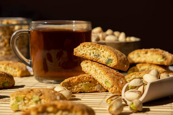 <strong>饼干</strong>cantuccini<strong>饼干饼干</strong>开心果柠檬皮<strong>酥</strong>饼杯茶喝茶时间打破健康的吃食物自制的新鲜的意大利<strong>饼干</strong>cantucci栈有机开心果坚果素食主义者节食