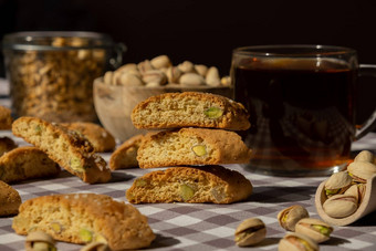 <strong>饼干</strong>cantuccini<strong>饼干饼干</strong>开心果柠檬皮<strong>酥</strong>饼杯茶喝茶时间打破健康的吃食物自制的新鲜的意大利<strong>饼干</strong>cantucci栈有机开心果坚果素食主义者节食