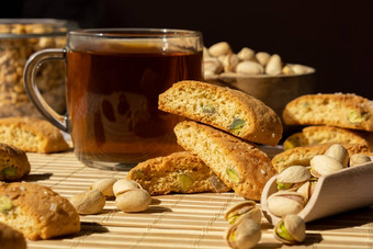 <strong>饼干</strong>cantuccini<strong>饼干饼干</strong>开心果柠檬皮<strong>酥</strong>饼杯茶喝茶时间打破健康的吃食物自制的新鲜的意大利<strong>饼干</strong>cantucci栈有机开心果坚果素食主义者节食