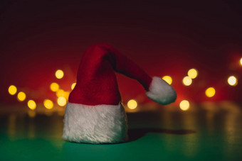 圣诞老人他等角绿色红色的背景散焦灯背景复制空间文本模拟广告假期圣诞节作文简约问候卡