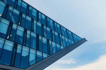 现代办公室建筑外玻璃<strong>外观</strong>清晰的天空背景透明的玻璃墙办公室建筑元素<strong>外观</strong>现代欧洲建筑商业办公室建筑摘要