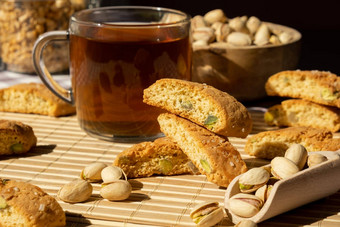 <strong>饼干</strong>cantuccini<strong>饼干饼干</strong>开心果柠檬皮酥<strong>饼</strong>杯茶喝茶时间打破健康的吃食物自制的新鲜的意大利<strong>饼干</strong>cantucci栈有机开心果坚果素食主义者节食