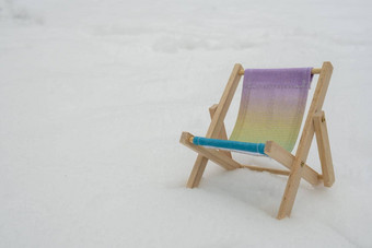 圣诞节背景太阳<strong>懒人</strong>海滩椅子雪冬天假期概念复制空间文本广告的地方放松