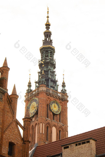 城市大厅中世纪的哥特圣玛丽大教堂主要城市大厅长塔格广场古老的体系结构小镇格但斯克波兰美丽的色彩斑斓的房子历史部分市中心