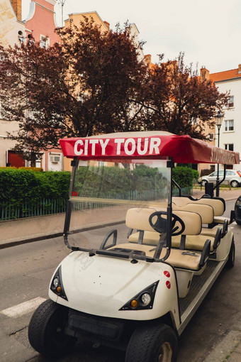 红色的城市之旅车城市文本标志观光城市之旅引导之旅格但斯克车旅游吸引力